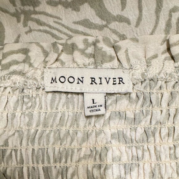 ANTHROPOLOGIE MOON RIVER
Smocked Puff Sleeve Midi Dress - Picture 4 of 6